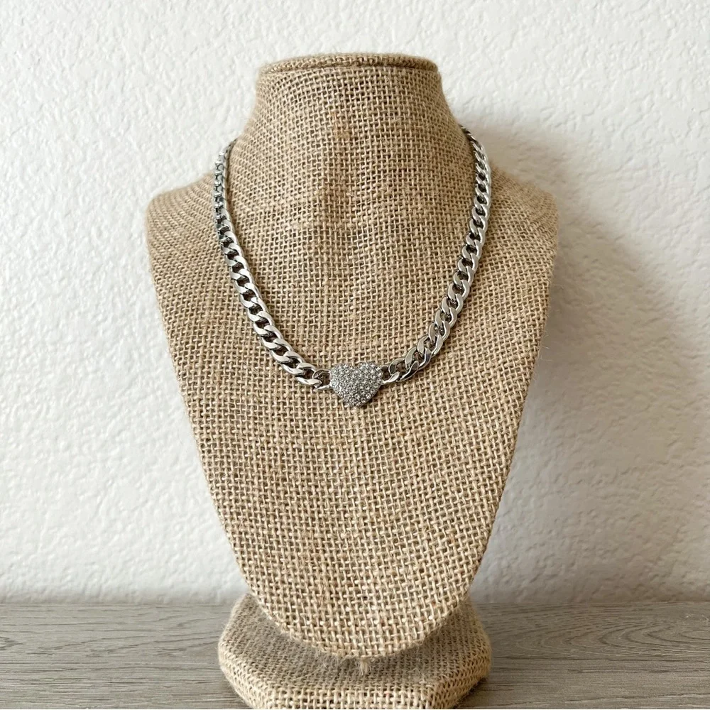 NEW | chain choker necklace with rhinestone heart